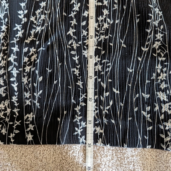 🌻2 for $20 | Vintage Maxi Floral Skirt with Slit on Back and Pleats - Picture 5 of 8